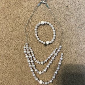 Pearl necklace and bracelet